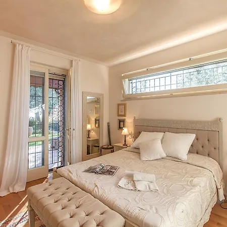 Luisa Villa *